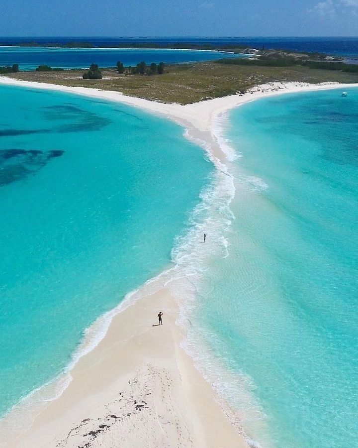 Los Roques sandbar with turquoise Caribbean waters